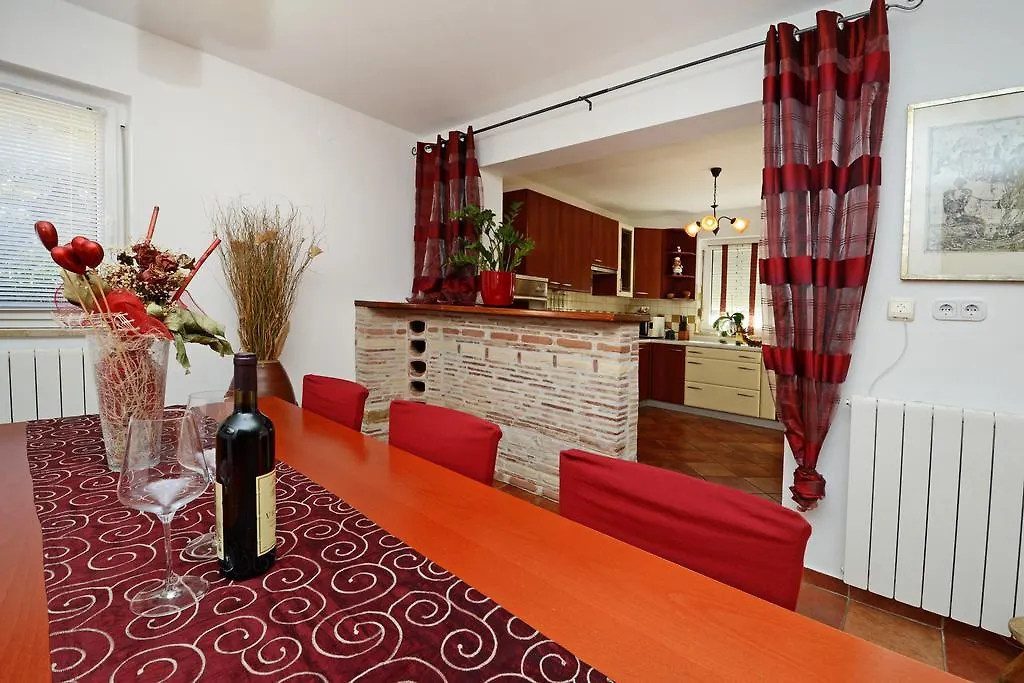 Sonja Vacation House Porec Holiday home
